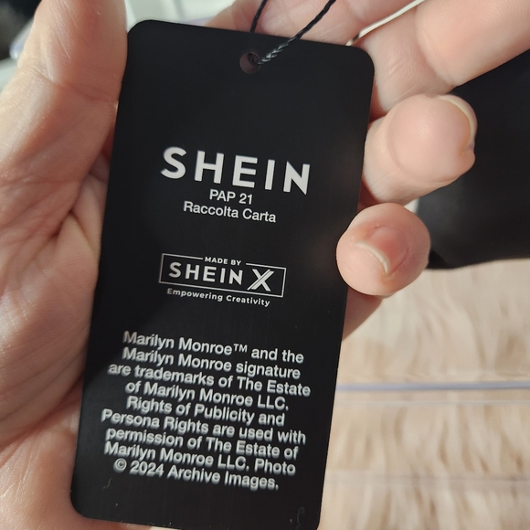 - NWT! Marilyn Monroe portable shopping bag with case. (O19) - Picture 8 of 9